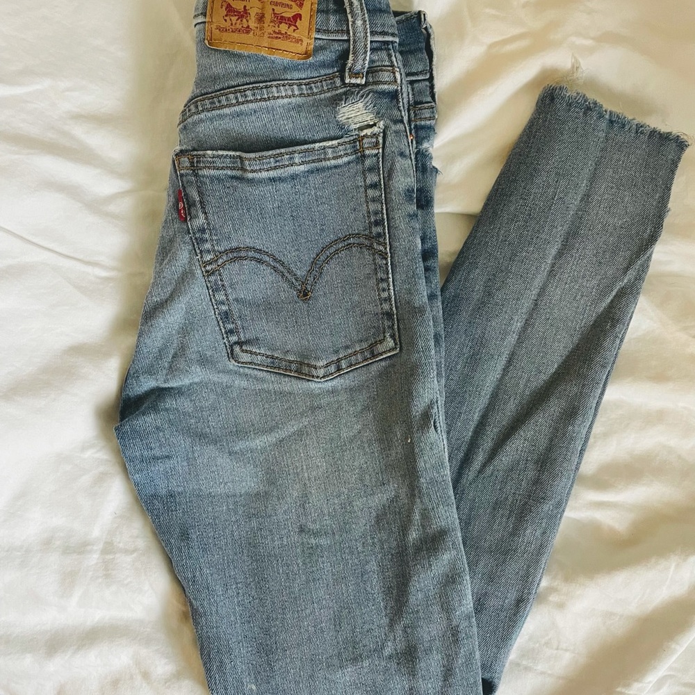 Levi’s Wedgie Jeans 🦋